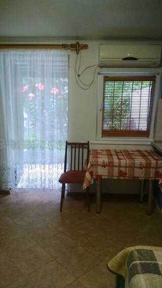 Дома для отпуска Mini-dacha on Frantsuzsky Bulvar,17 Одесса Дом для отпуска-7